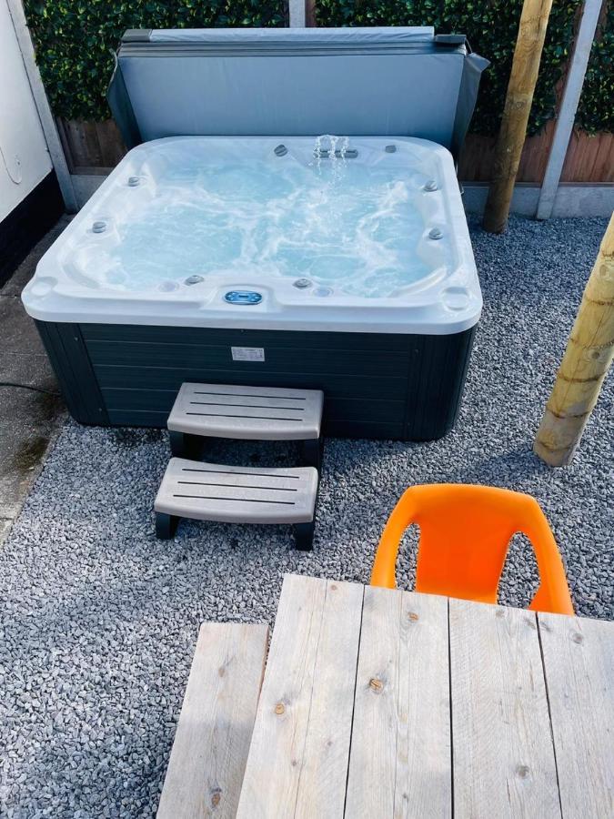 فيلا Stylish Hot Tub House With Free Parking! يورك المظهر الخارجي الصورة